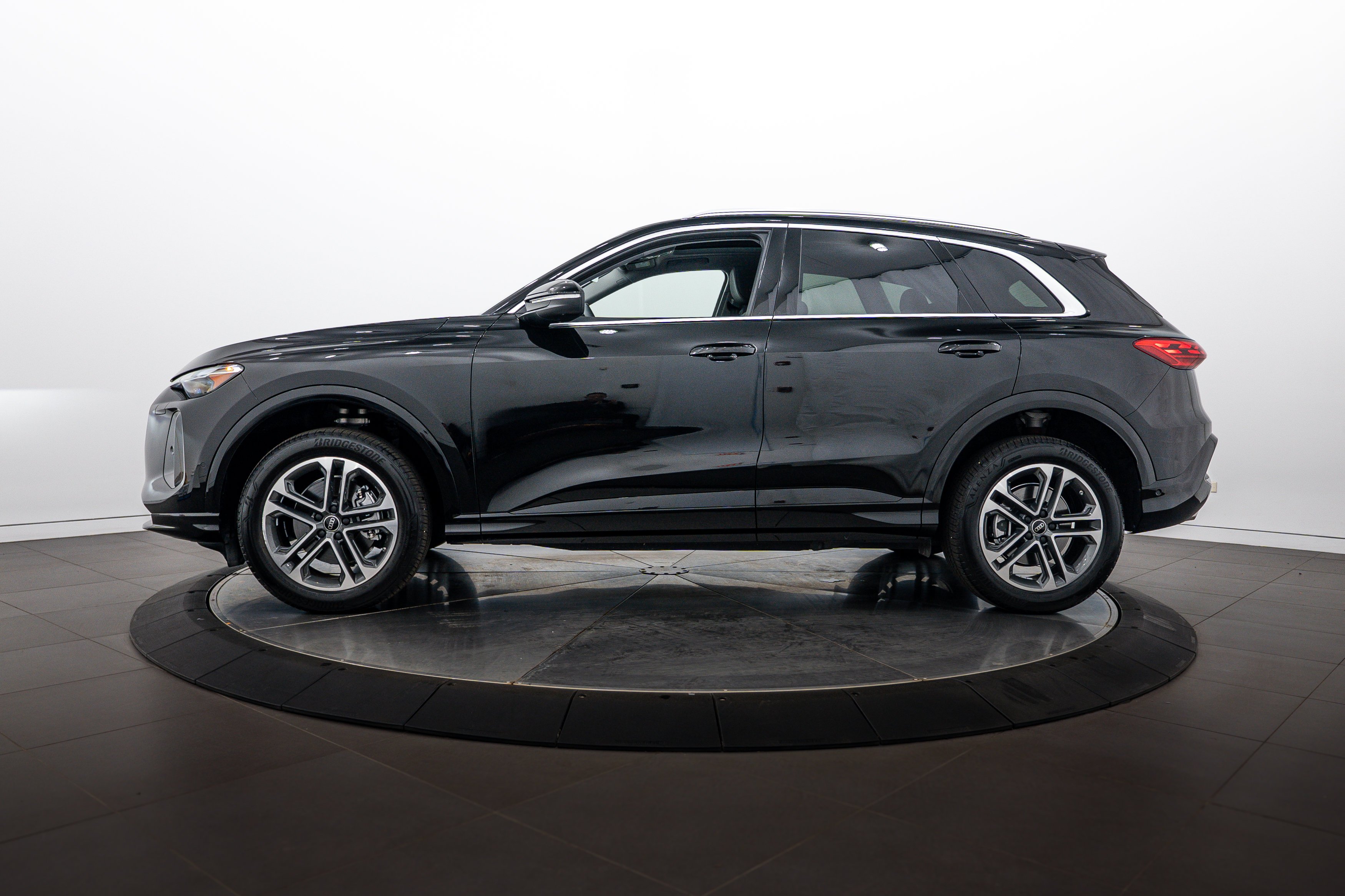 Used 2025 Mythos Black Metallic Audi Premium image 8