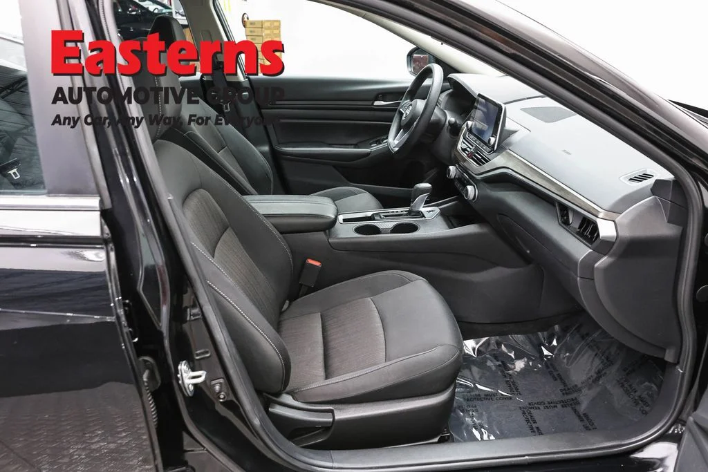 Used 2025 Black Nissan 2.5 SV image 22