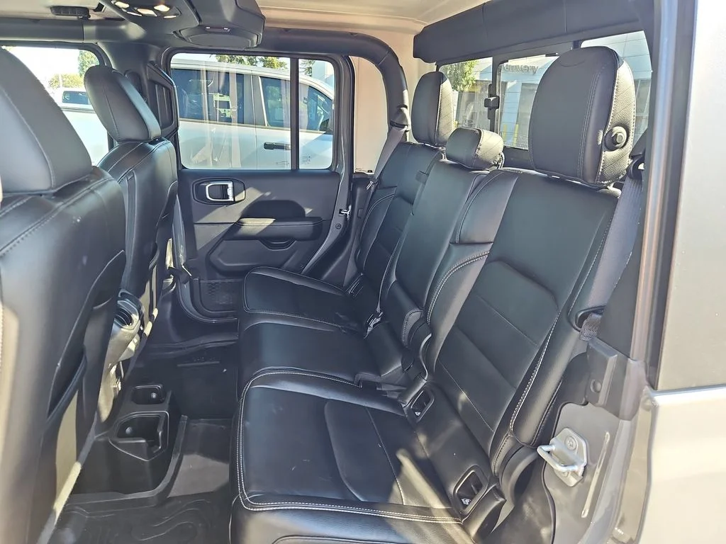 Used 2021 Sting-Gray Clearcoat Jeep Overland image 23