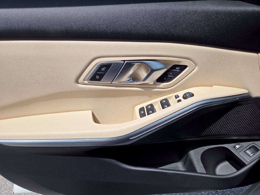 2023 BMW 3 Series 330e - Photo 29