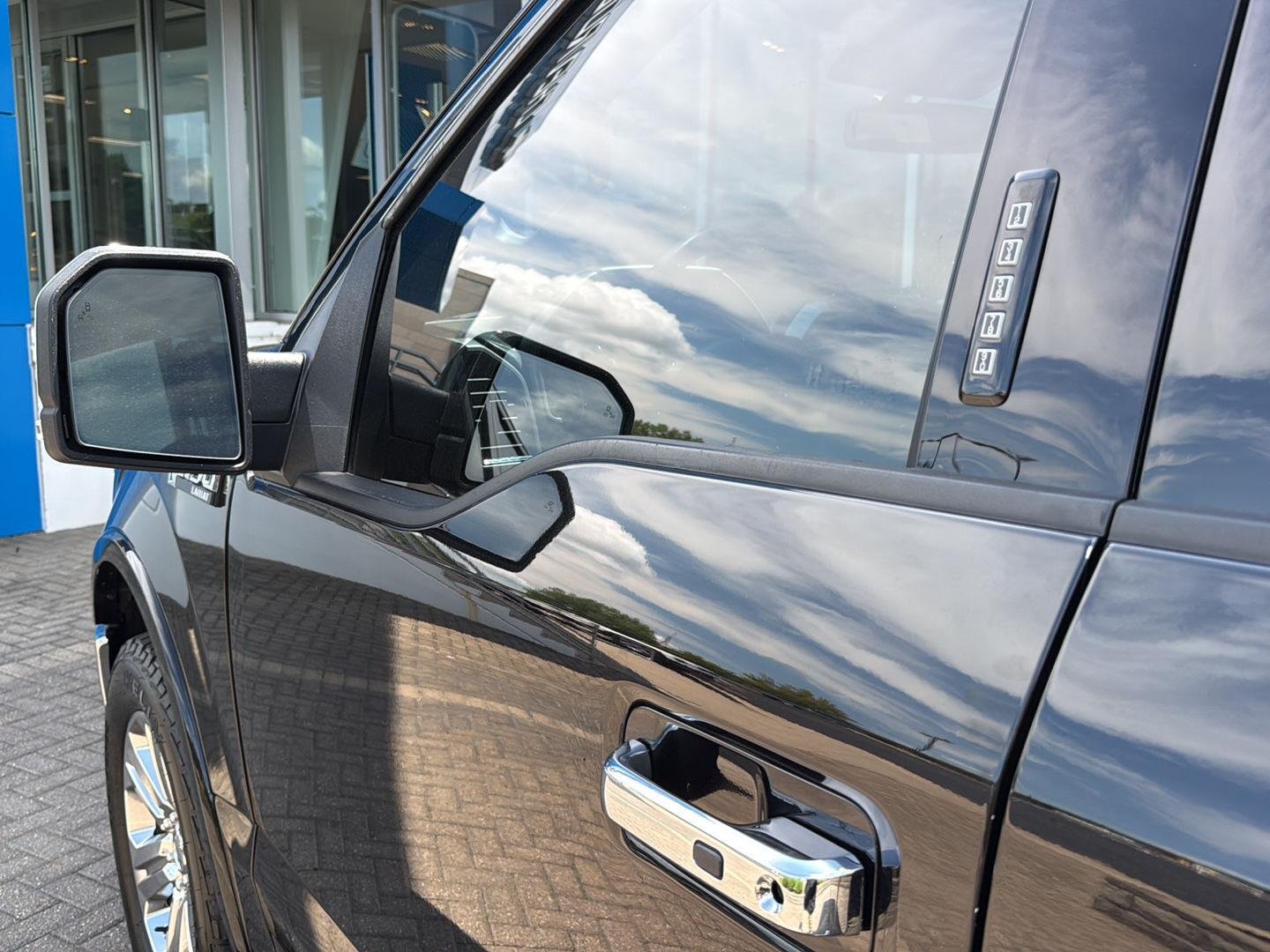 Used 2020 Agate Black Metallic Ford LARIAT image 10