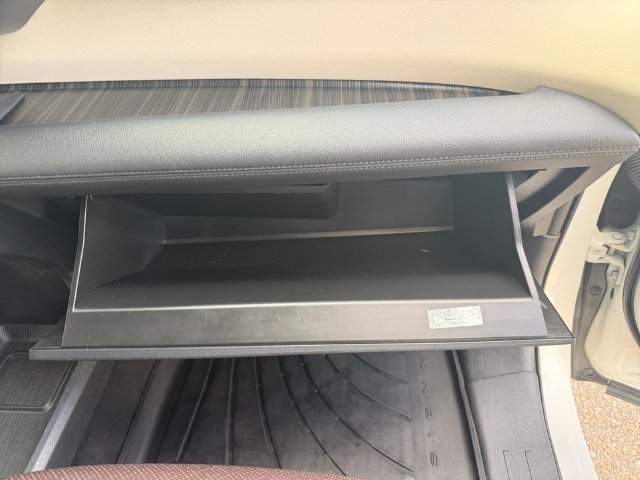 Used 2022 Beige Toyota Platinum image 31