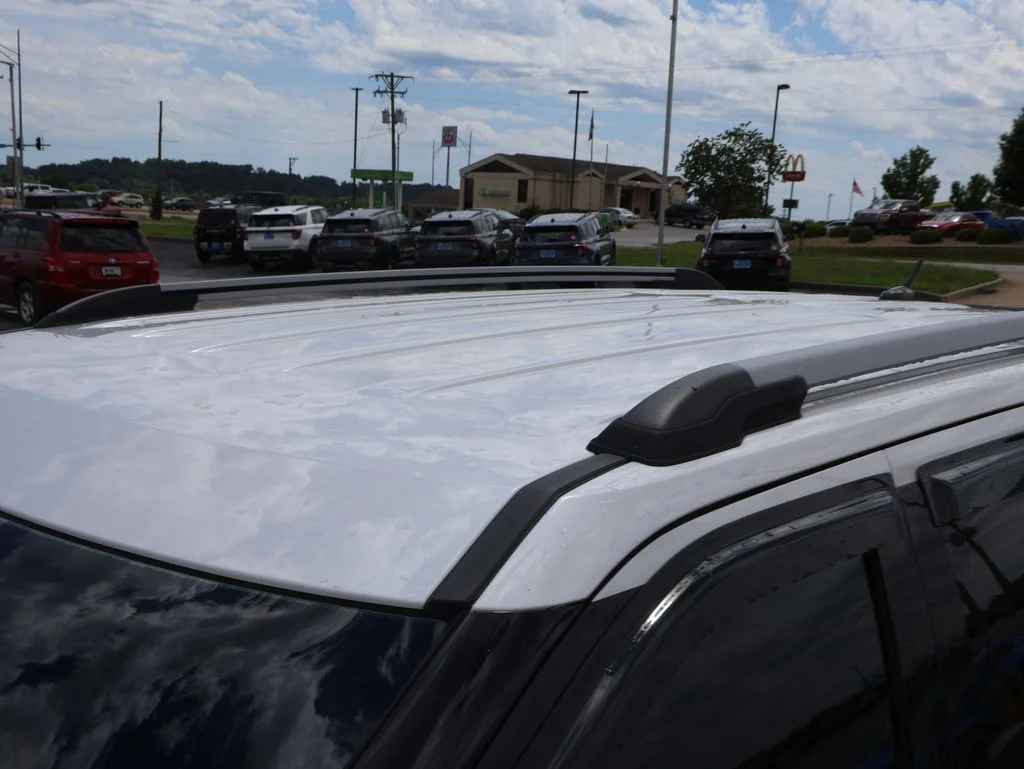 Used 2014 White Platinum Clearcoat Metallic Ford Limited image 4