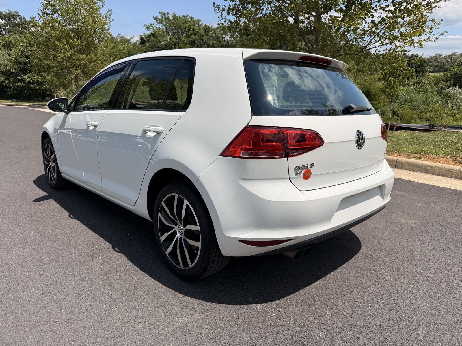 Used 2017 Pure White Volkswagen SE image 7