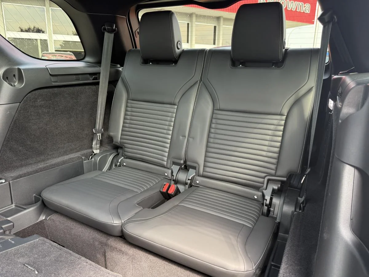 Used 2024 Black Land Rover Dynamic Se image 24