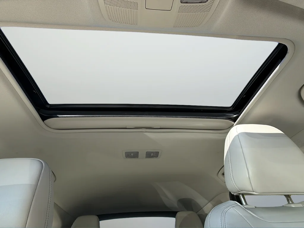 Used 2017 White Mazda Grand Touring image 23