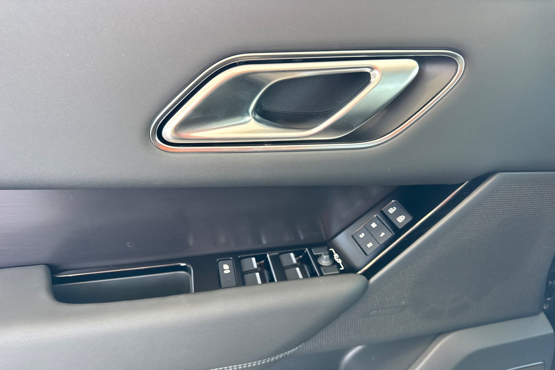 New 2026 Carpathian Grey Land Rover Belgravia Edition image 14