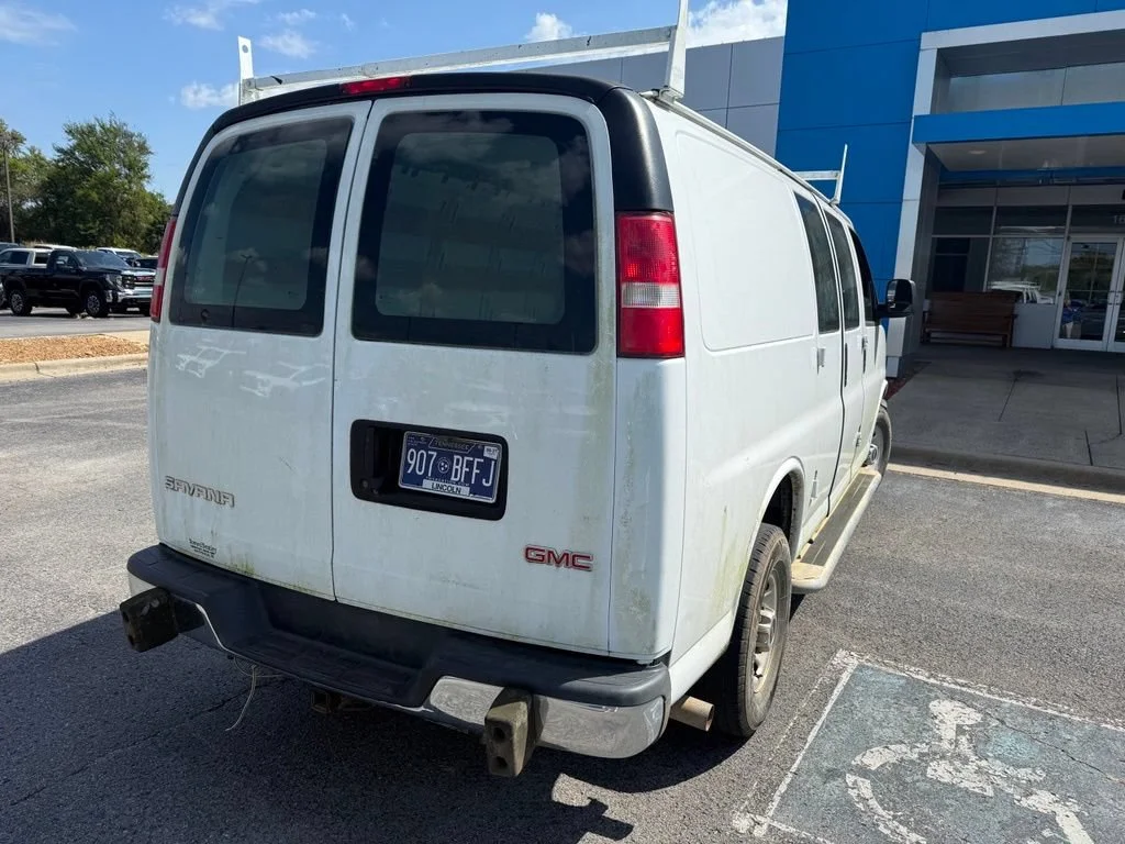 Used 2018 SUMMIT WHITE GMC CARGO image 3