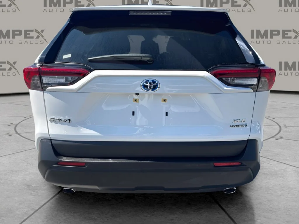 Used 2024 White Toyota XLE image 4