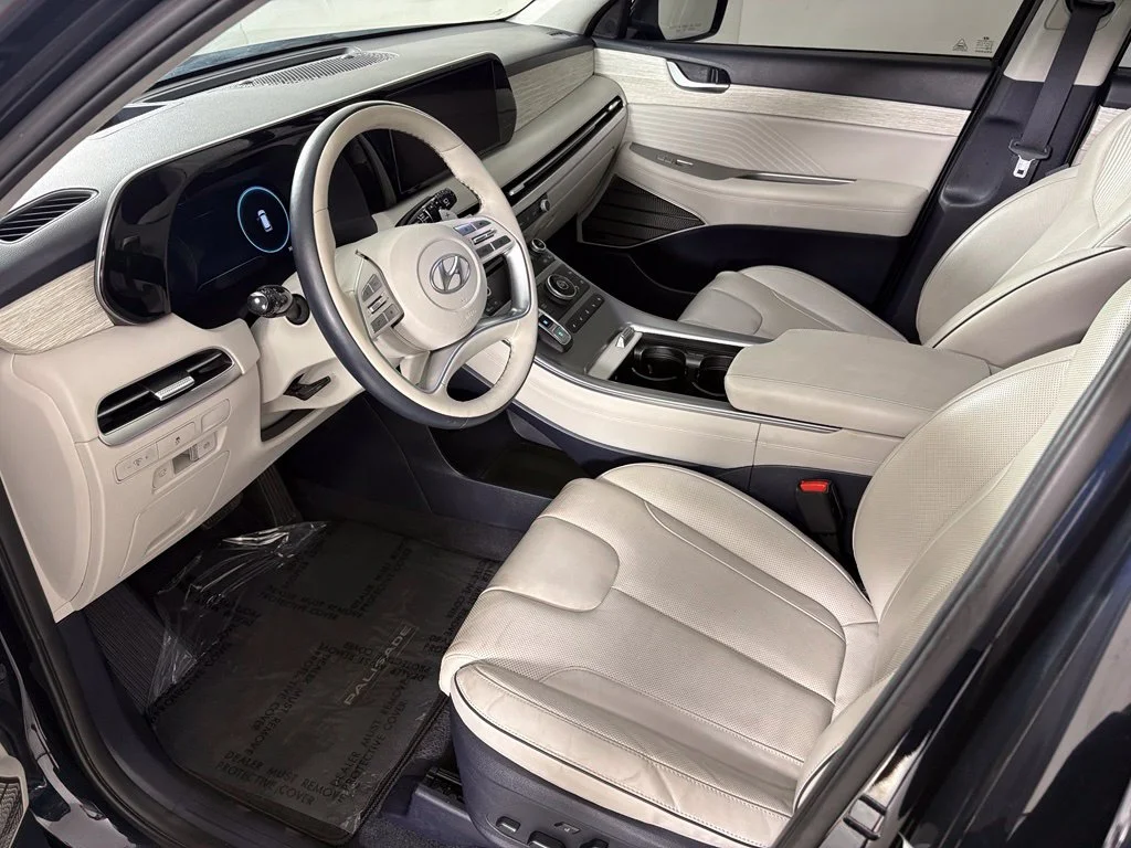 Used 2023 White Hyundai Calligraphy image 40