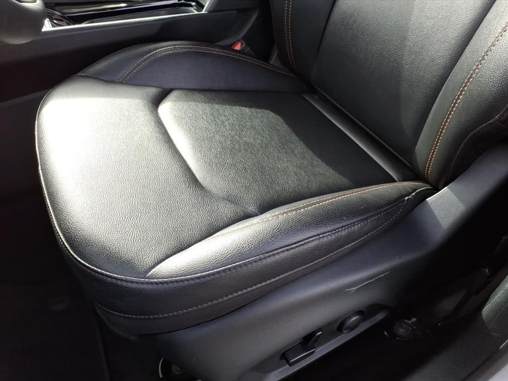 Certified Used 2024 Silver Jeep Limited image 11