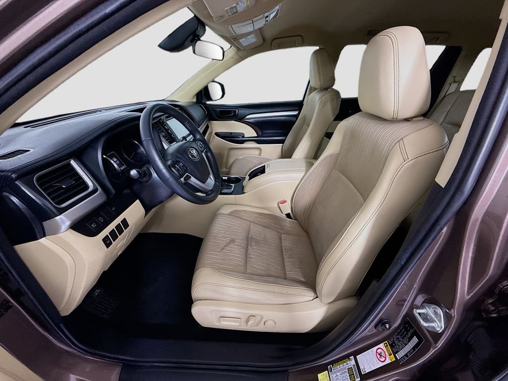 Used 2018 Walnut Toyota LE Plus image 19