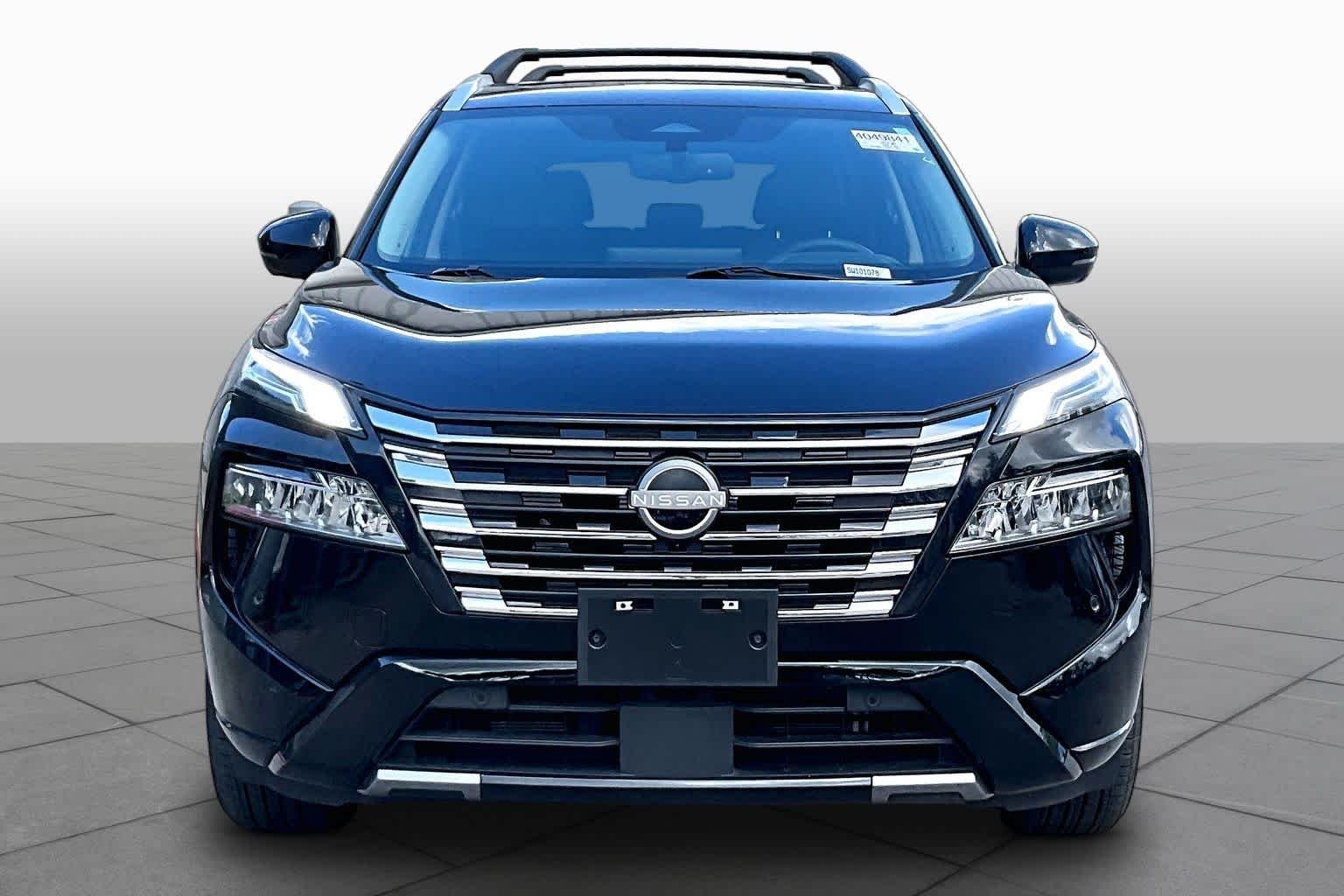 Used 2025 Super Black Nissan Platinum image 4