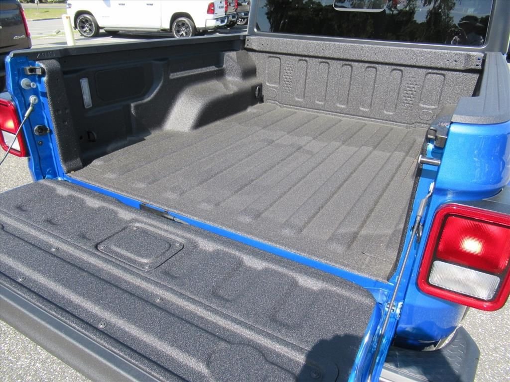 New 2026 Hydro Blue Pearl-Coat Exterior Paint Jeep Sport S image 30