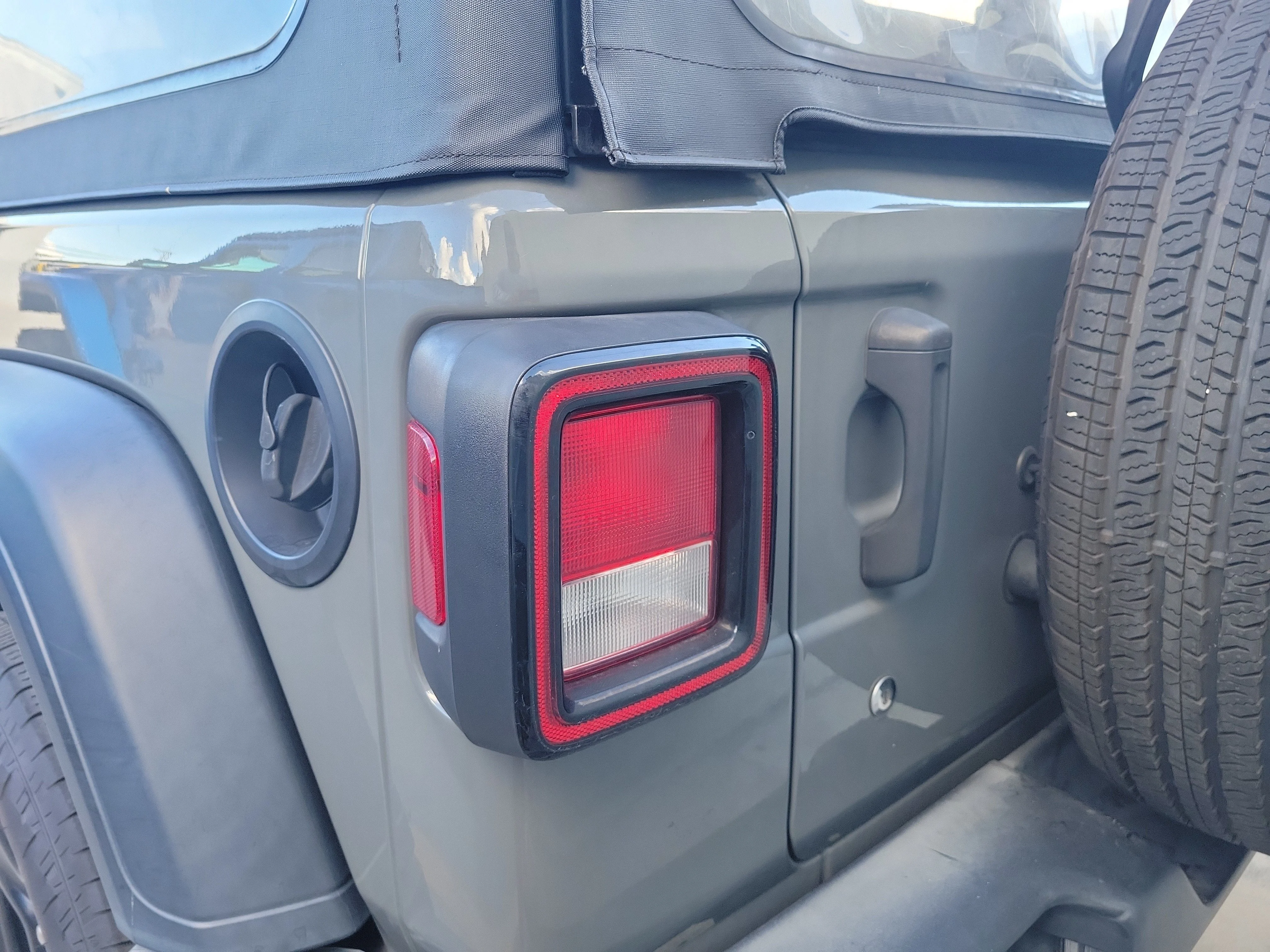 Used 2020 Sting-Gray Clearcoat Jeep Sport image 9