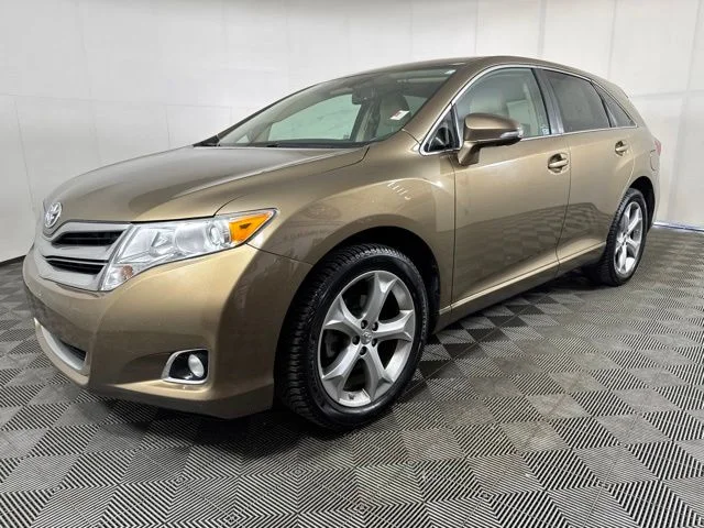 Used 2013 Golden Toyota LE image 8