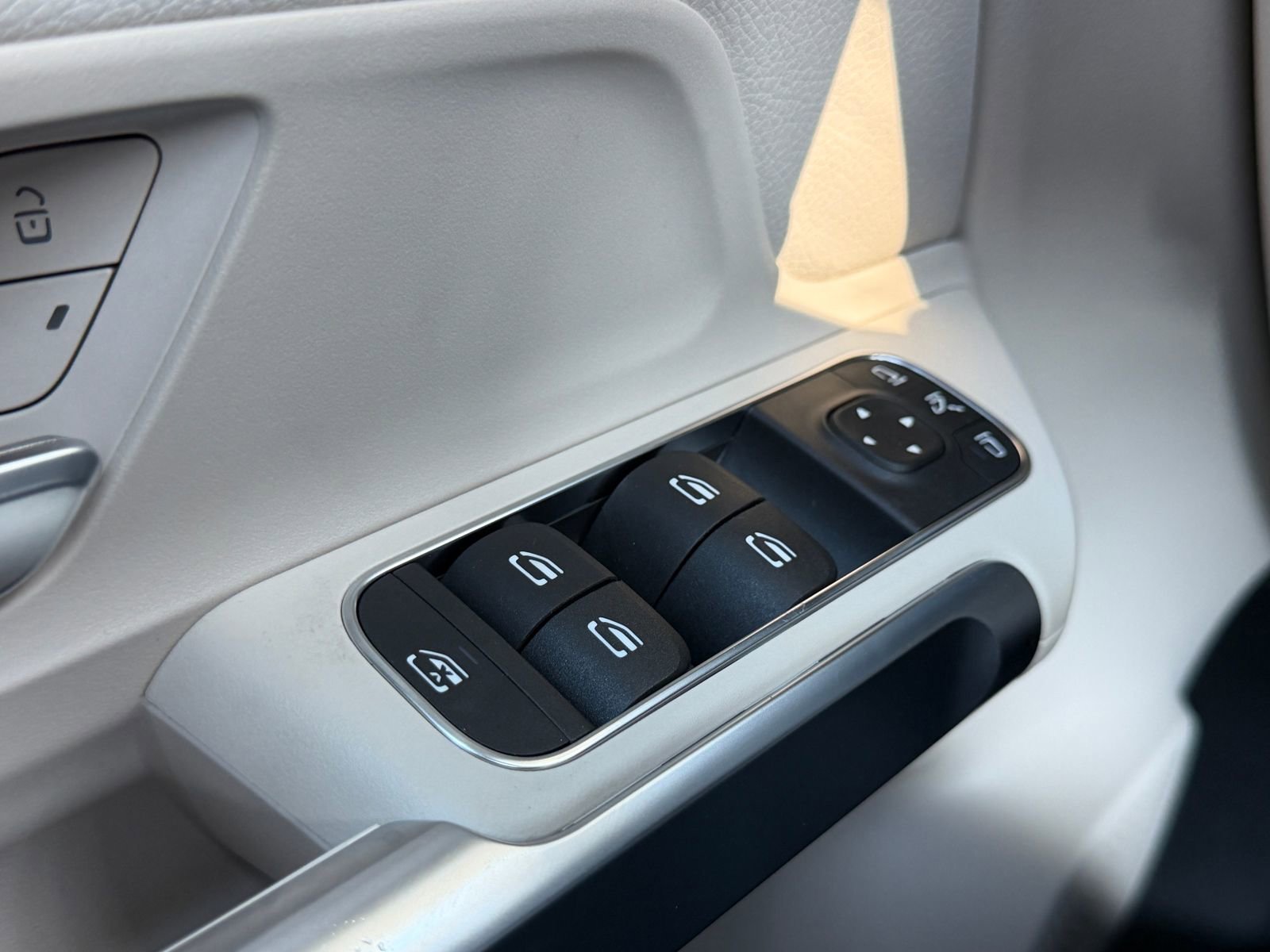 New 2026 Polar White Mercedes-Benz GLB 250 image 46