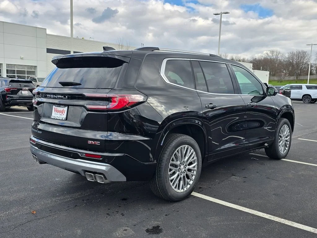 2026 GMC Acadia Denali - Photo 9