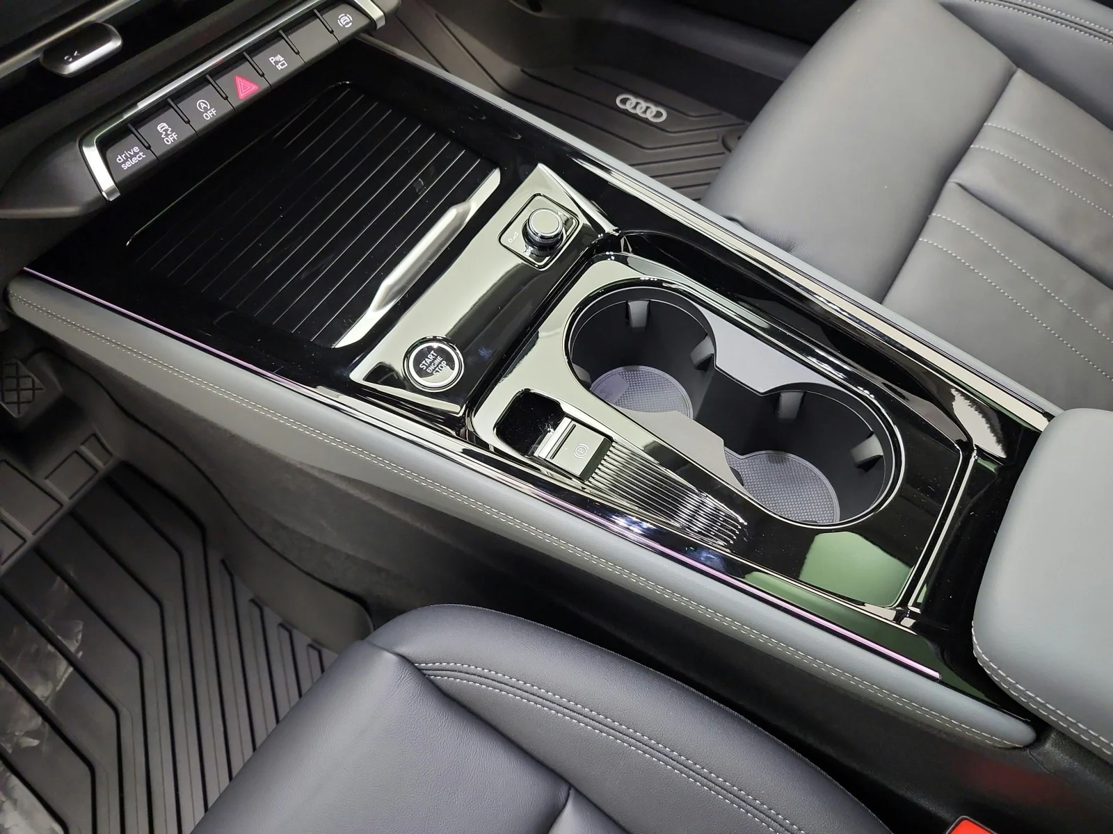 New 2026 Daytona Gray Pearl Effect Audi S line quattro image 9