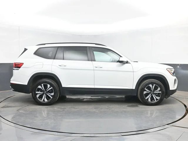 Used 2024 White Volkswagen 2.0T SE image 10