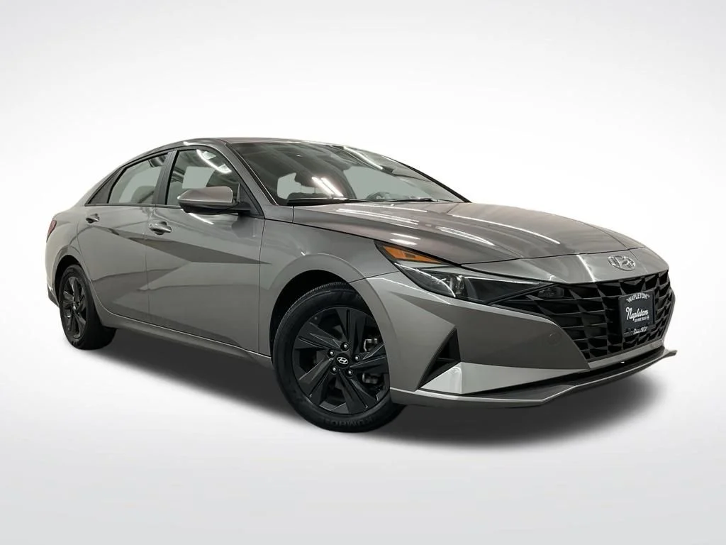 Used 2023 Fluid Metal Hyundai SEL image 4
