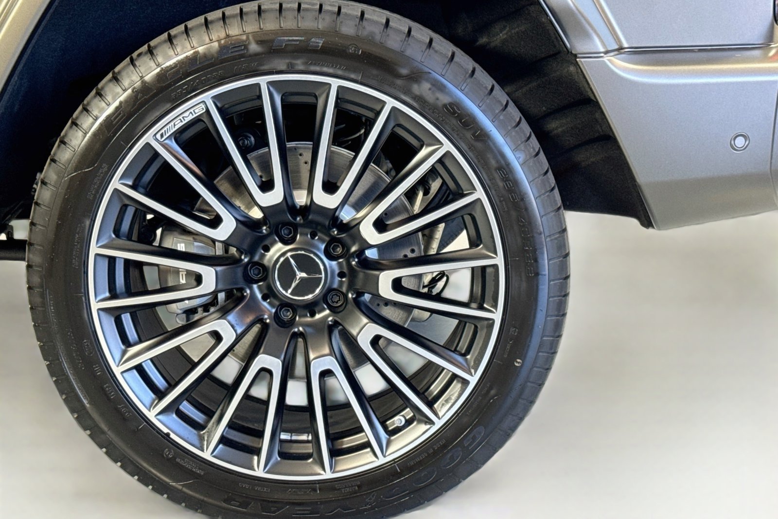 New 2027 MANUFAKTUR Monza Grey Magno Mercedes-Benz AMG® G 63 image 29