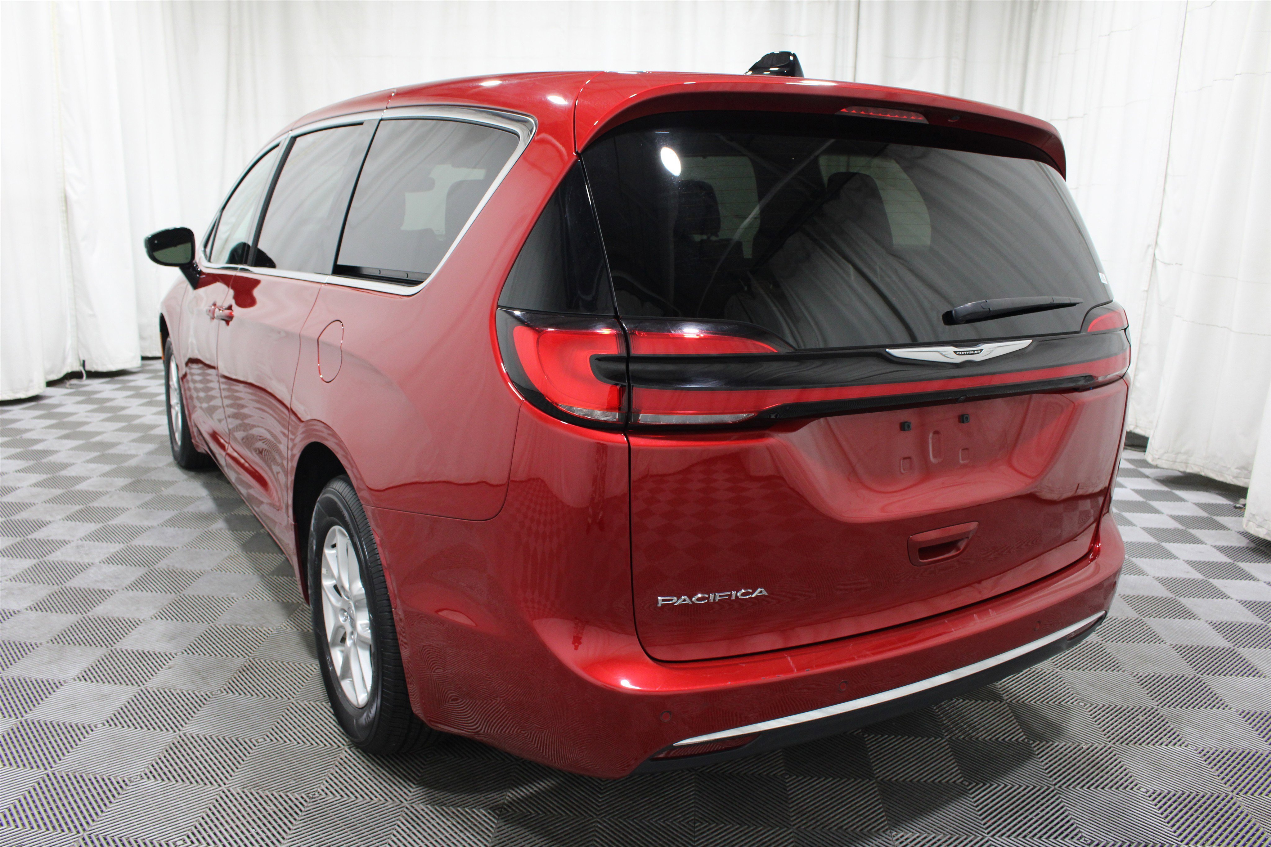 Used 2025 Red Hot Pearlcoat Chrysler Select image 32