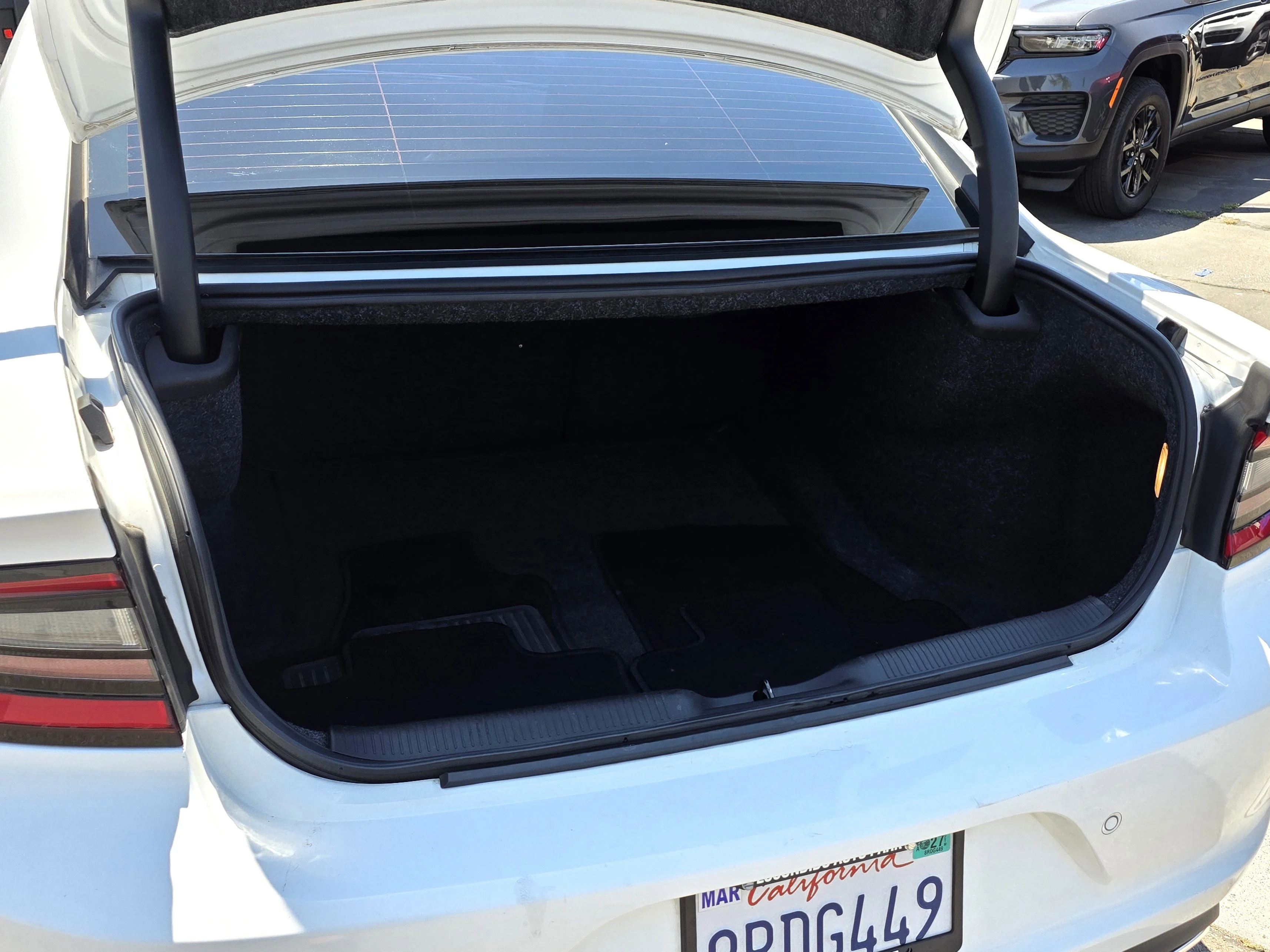 Used 2020 White Dodge SXT image 19