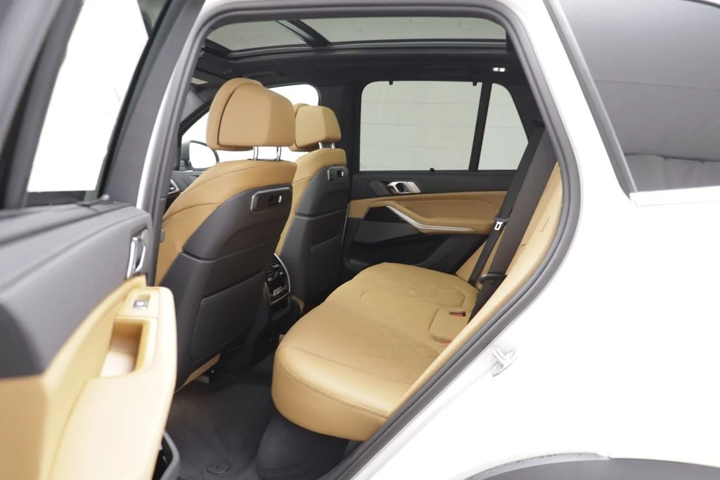 New 2026 White BMW xDrive40i image 14