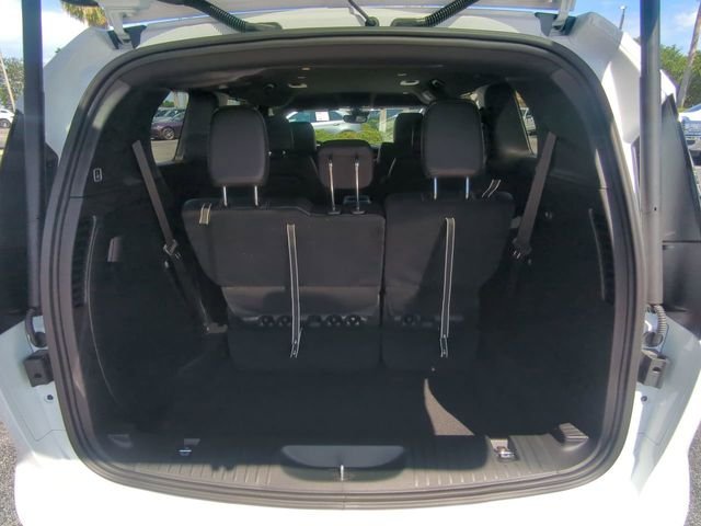 New 2027 Bright White Clear-Coat Exterior Paint Chrysler Select image 14