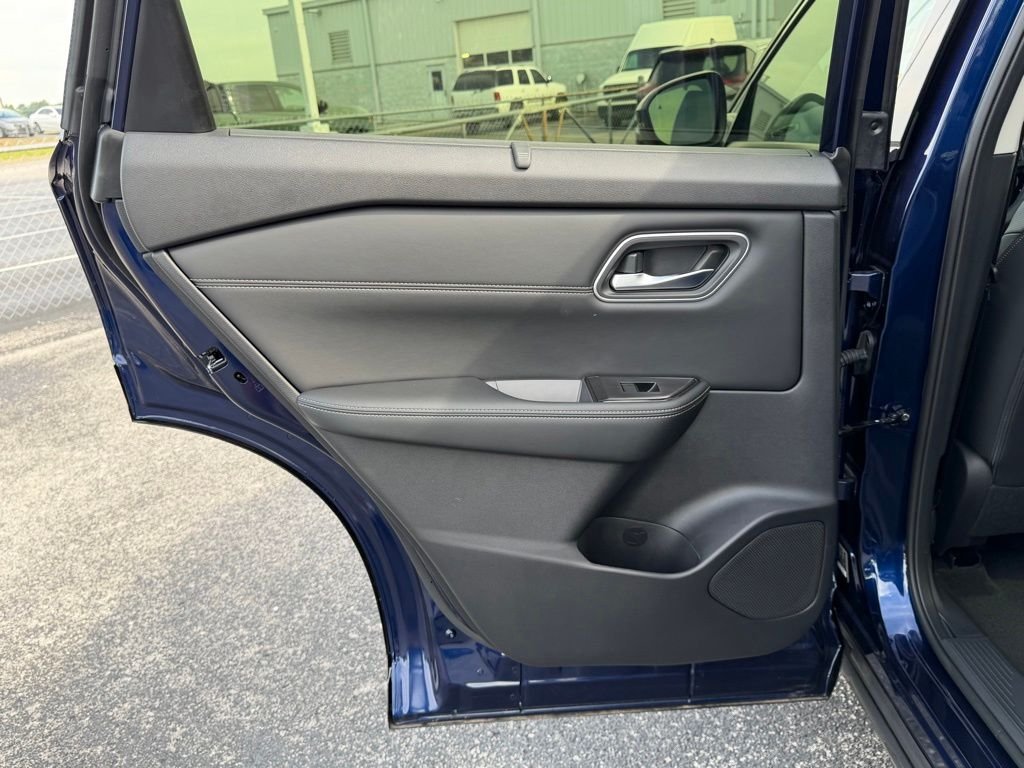 New 2026 Deep Ocean Blue Pearl Nissan Platinum image 15