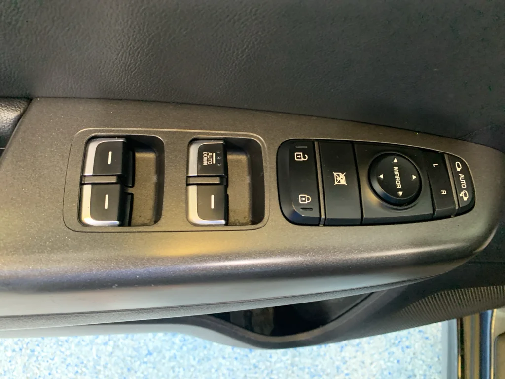 Used 2021  Kia S image 27