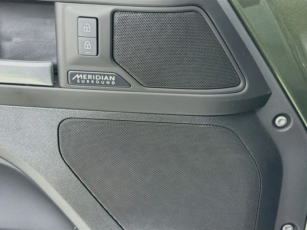 New 2026 Woolstone Green Land Rover X-Dynamic SE image 19