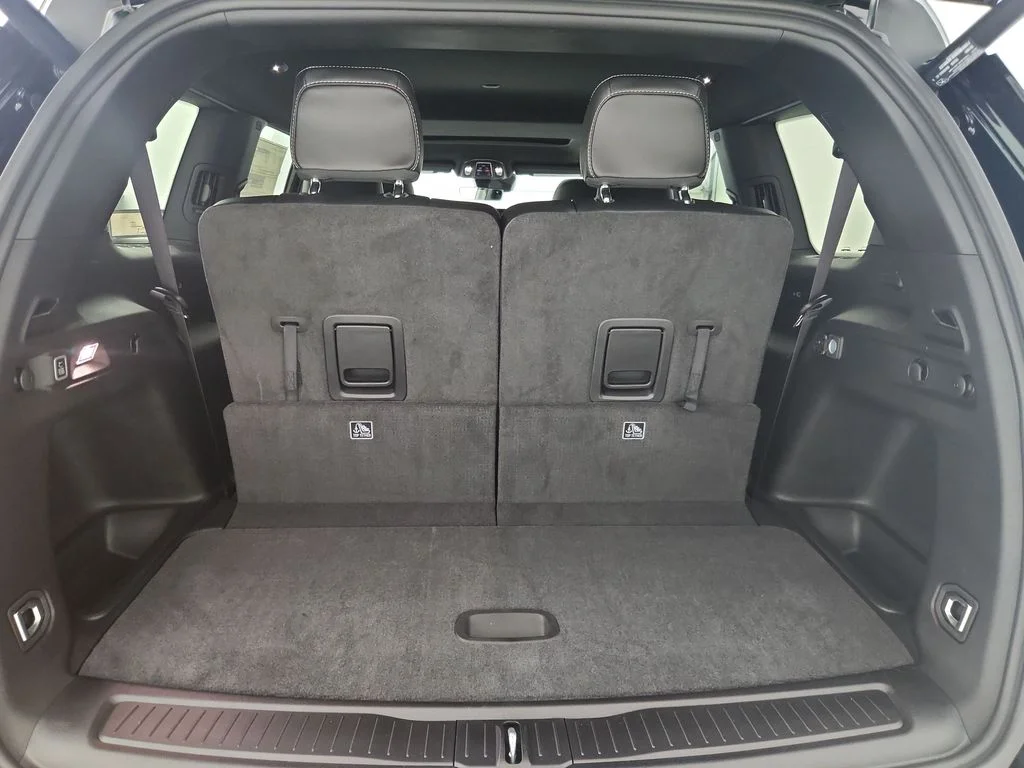 New 2026 Diamond Black Crystal Pearlcoat Jeep Altitude image 32