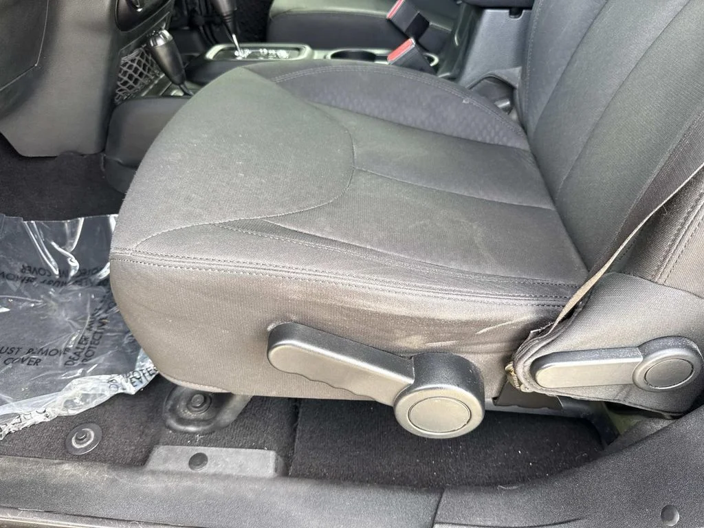 Used 2017 Gray Jeep Unlimited Sport image 27