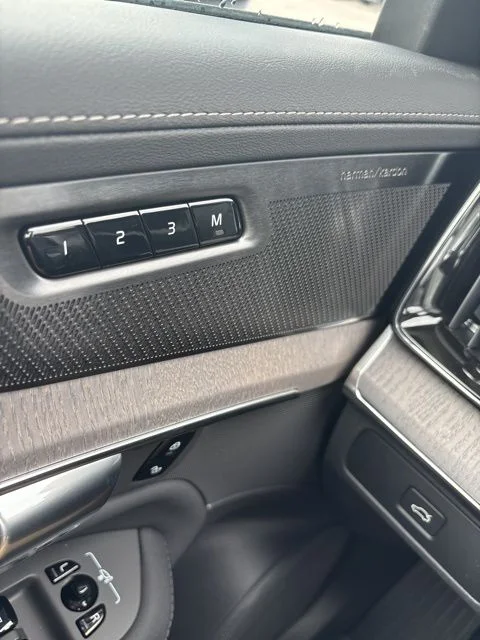 2026 Volvo XC90 Ultra - Photo 16