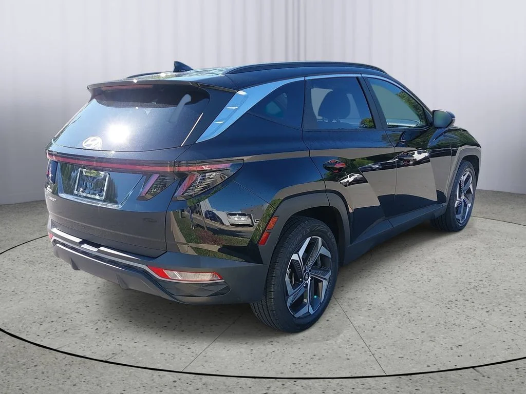 Used 2023 Black Hyundai SEL image 3
