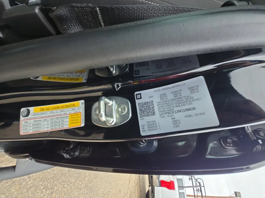 Used 2021 ONYX BLACK GMC 4WD Elevation image 31
