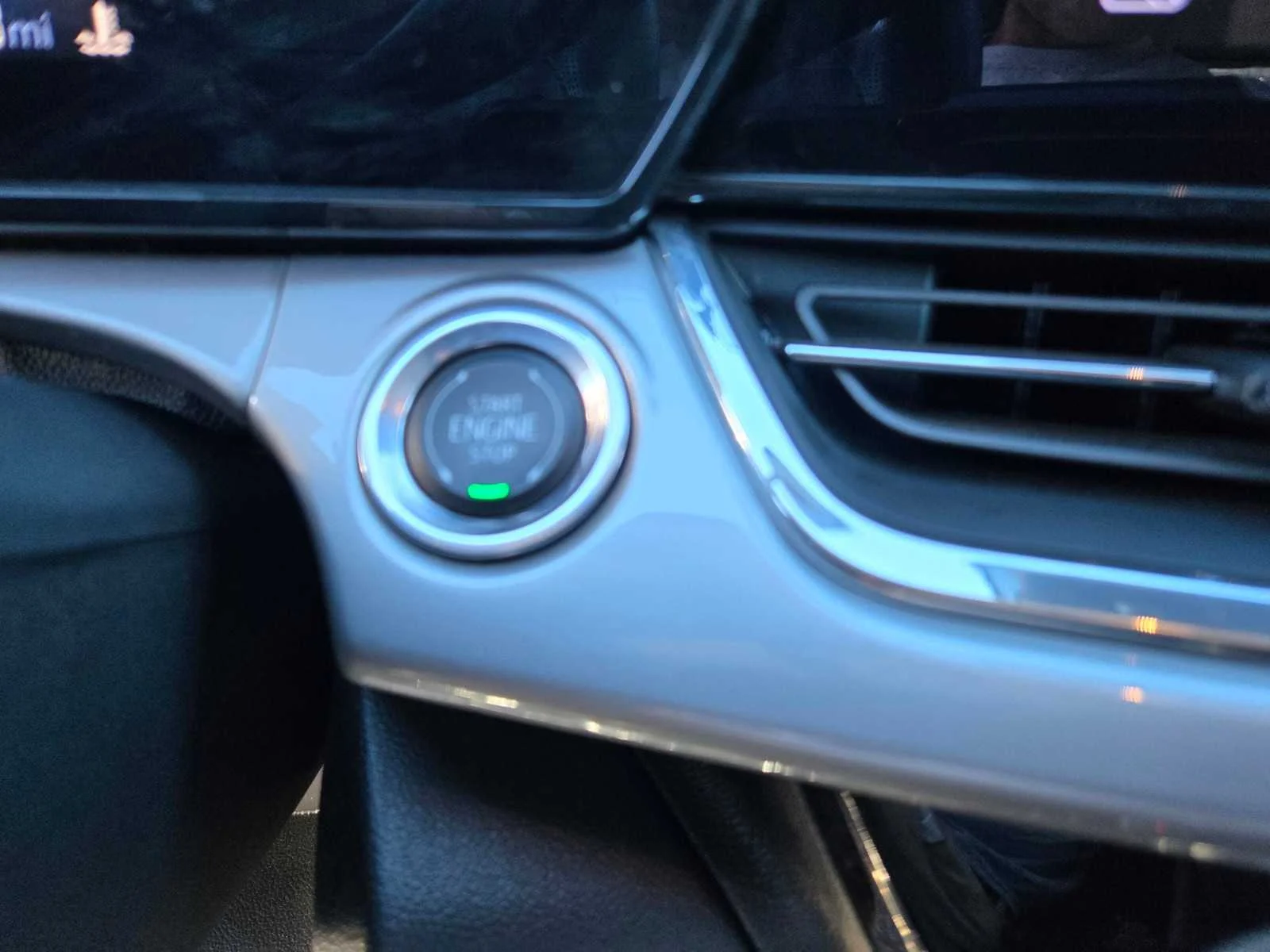 Used 2025 Summit White Chevrolet LT image 19