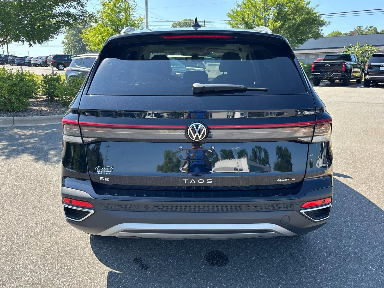 New 2026 Deep Black Pearl Volkswagen SE image 4