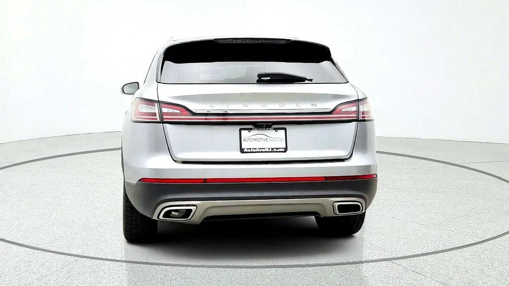 Used 2023 Silver Radiance Metallic Clearcoat Lincoln Reserve AWD w/ 20