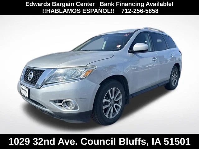 Used 2015 Silver Nissan SV image 3