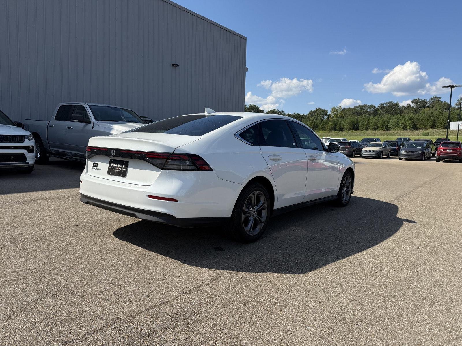 Used 2024 Platinum White Pearl Honda EX image 6