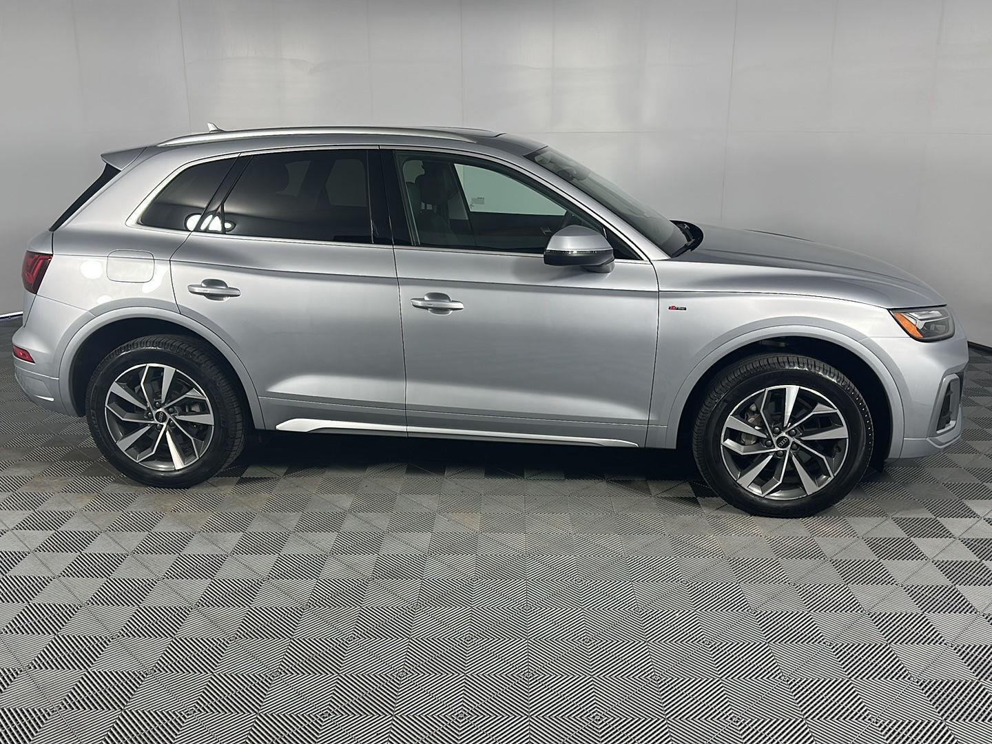 Used 2023 Florett Silver Metallic Audi S line Premium Plus image 6