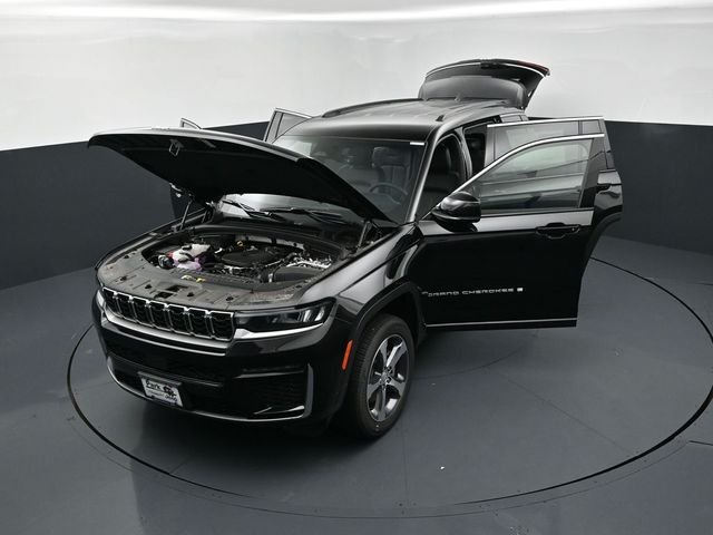 New 2026 Diamond Black Crystal Pearl-Coat Exterior Paint Jeep Limited image 25