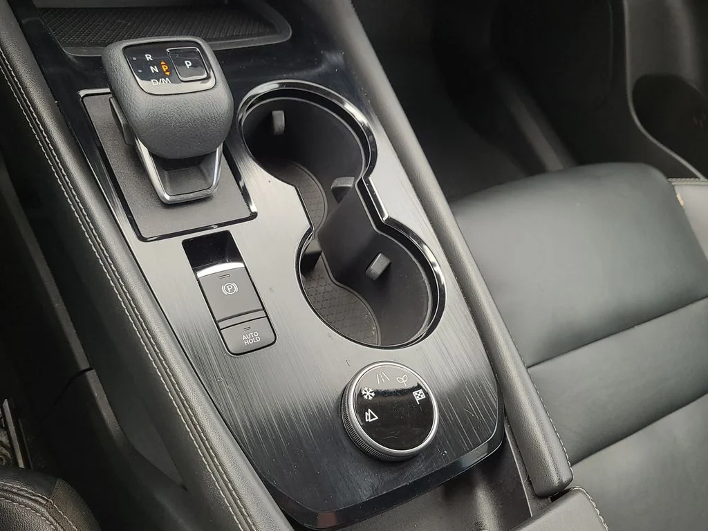 Used 2022 Gray Nissan SL image 29