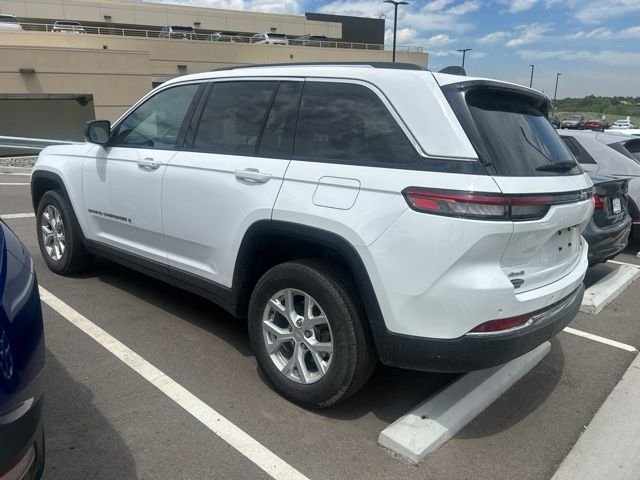 Used 2023 White/off-white Jeep Limited image 4