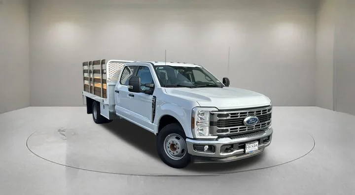 2026 Ford F-350 Super Duty Chassis Cab
