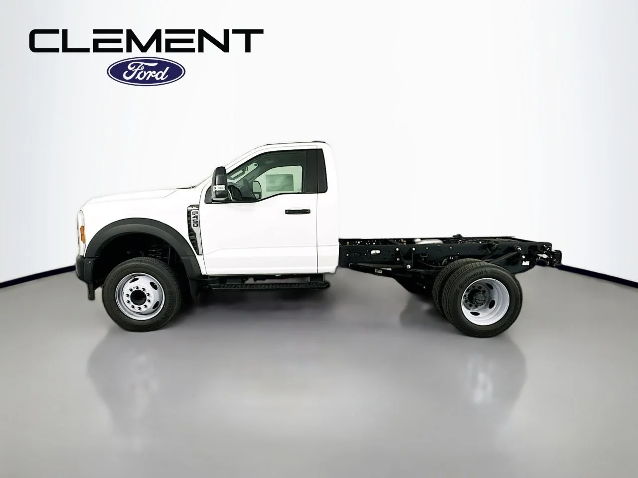 New 2025 Oxford White Ford F-450® XL image 4