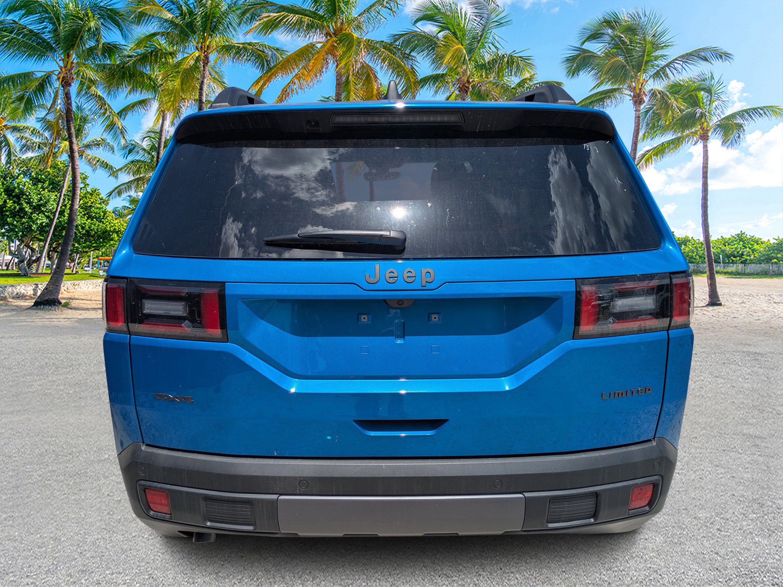 New 2026 Hydro Blue Pearl-Coat Exterior Paint Jeep Limited image 4